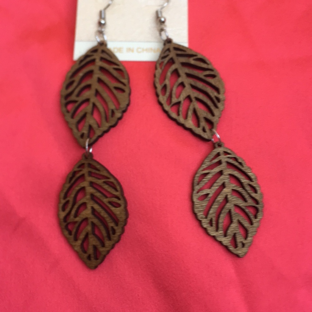 ⬇️ 2/$25 Listing - Boho Chic Filigree Dangle Wood Leaf Inspired Design Earrings